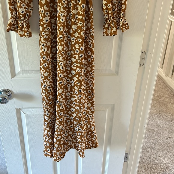 Golden Floral Long Sleeve Dress - Size M - Picture 8 of 8